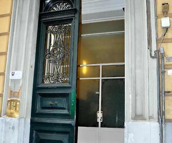 Quintino לינה וארוחת בוקר